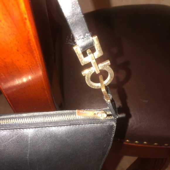 BUNDLE 2 HANDBAGS ESCADA & Salvatore Ferragamo - Picture 11 of 15